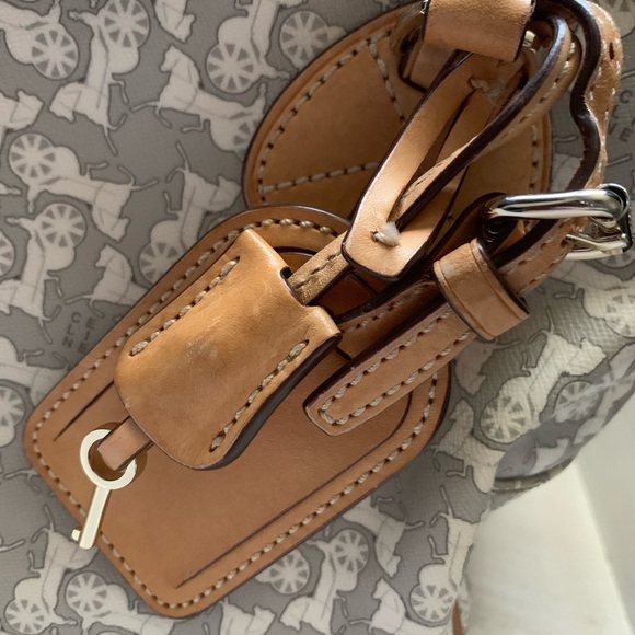 Celine - Picture 4 of 12